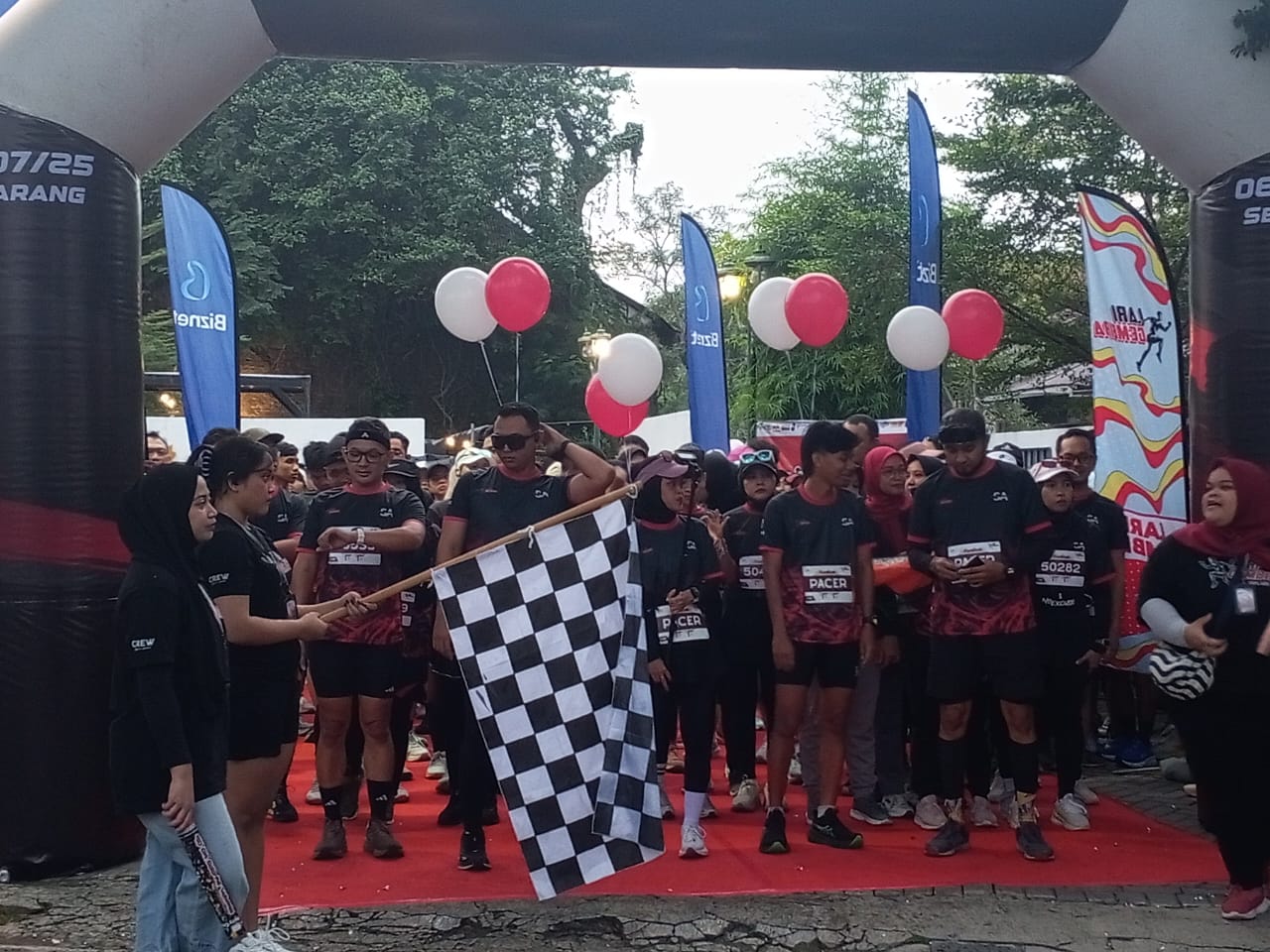 1300 Pelari Semarakkan Kota Lama Semarang dalam Lari Gembira Series