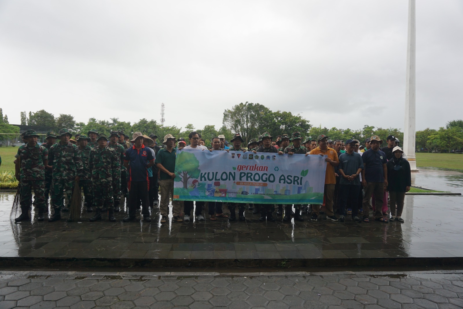 Kodim 0731/Kulon Progo Bergerak Bersih, Alun-Alun Wates Disapu