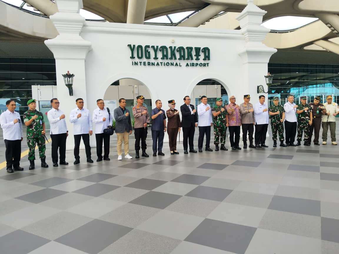 Menko Polkam Tiba di Bandara YIA, Tinjau Persiapan Mudik 2026