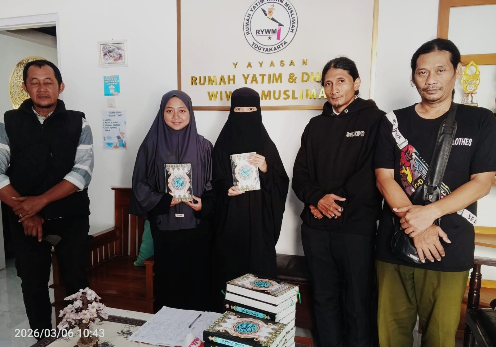Wartawan Tebar Kebaikan Wakaf Al-Qur’an di Bulan Ramadhan