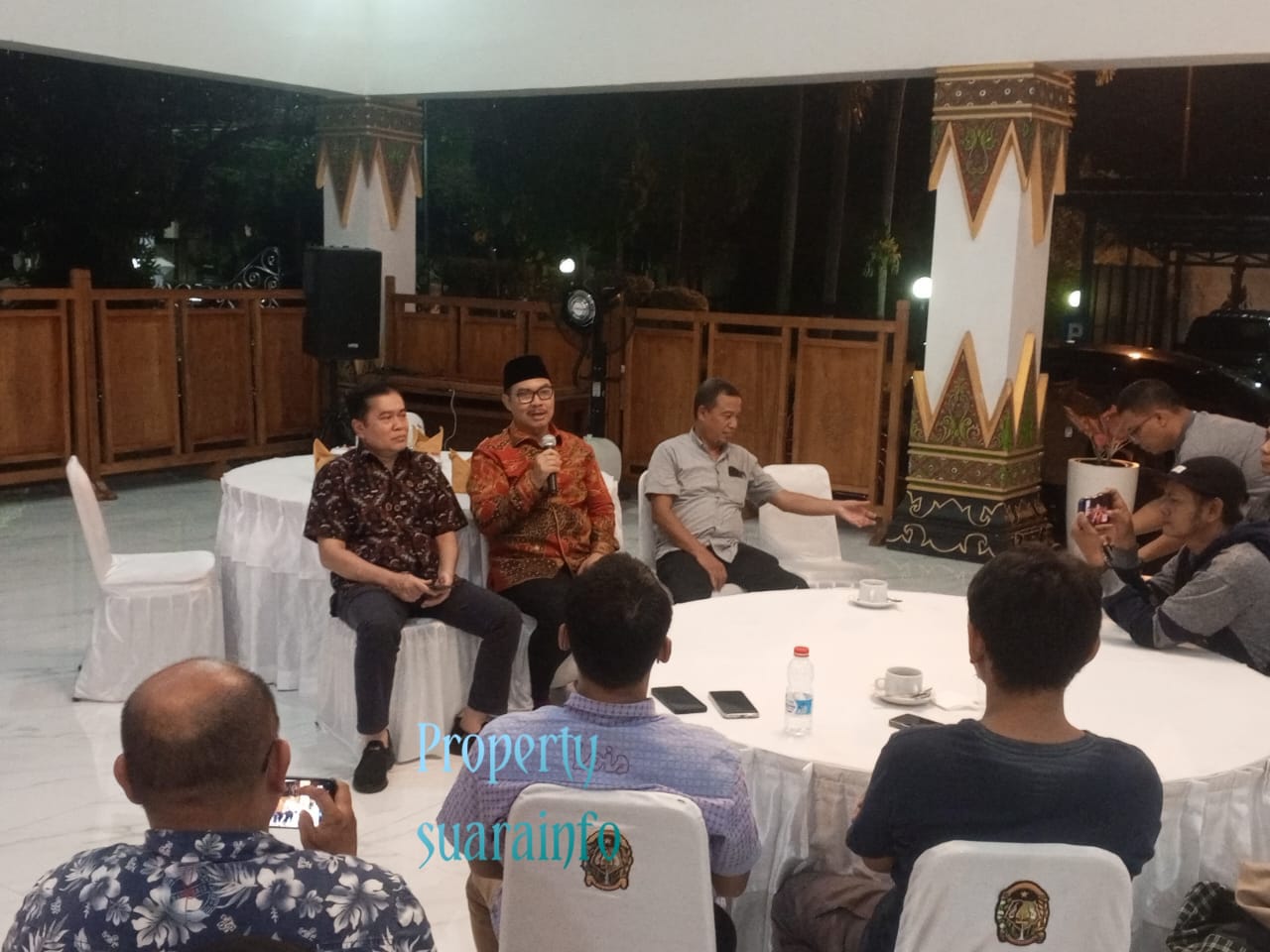Pendopo Rumah Dinas Hidup oleh Diskusi Wali Kota dan Wartawan