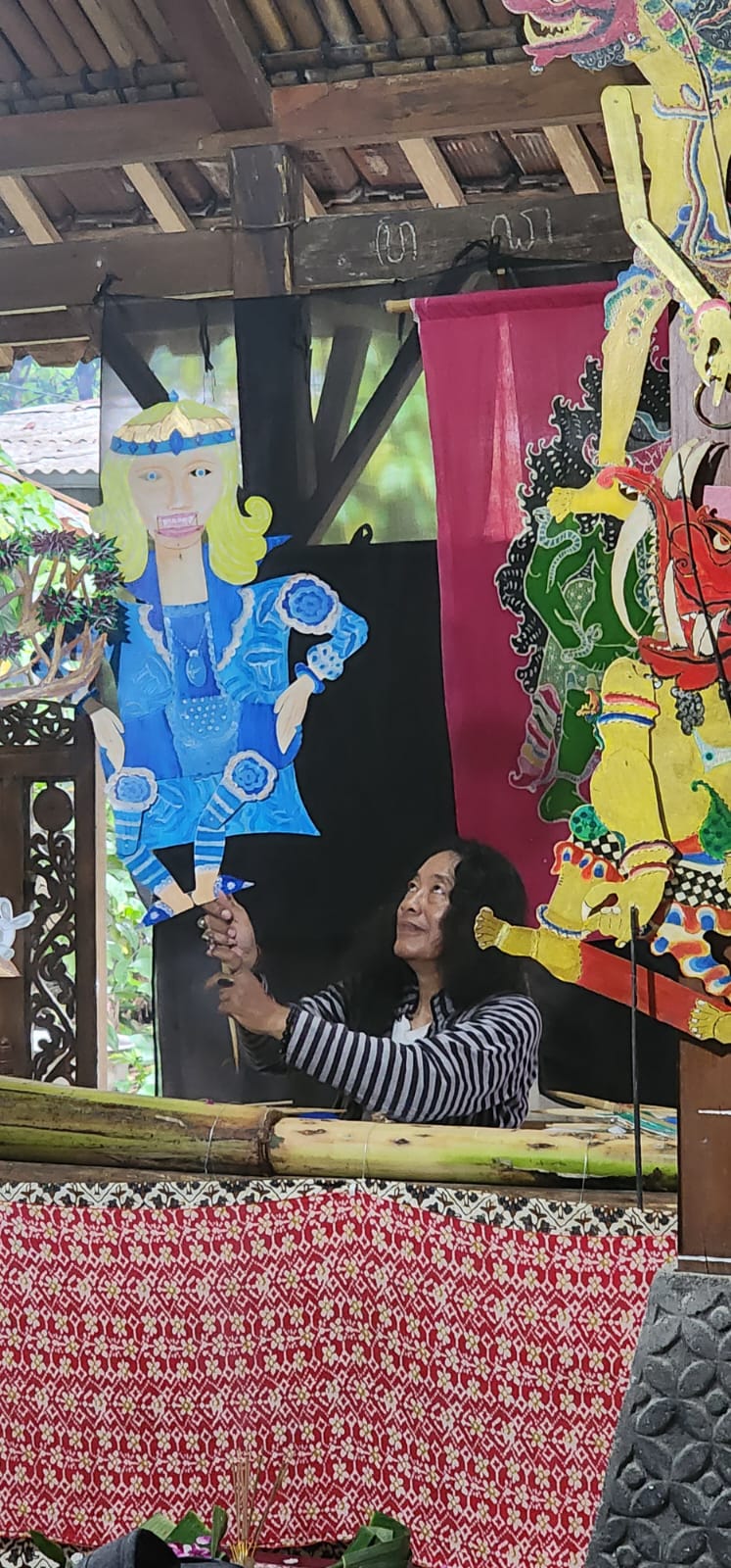 Wayang Alien “Gunung Emas” Guncang Bantul