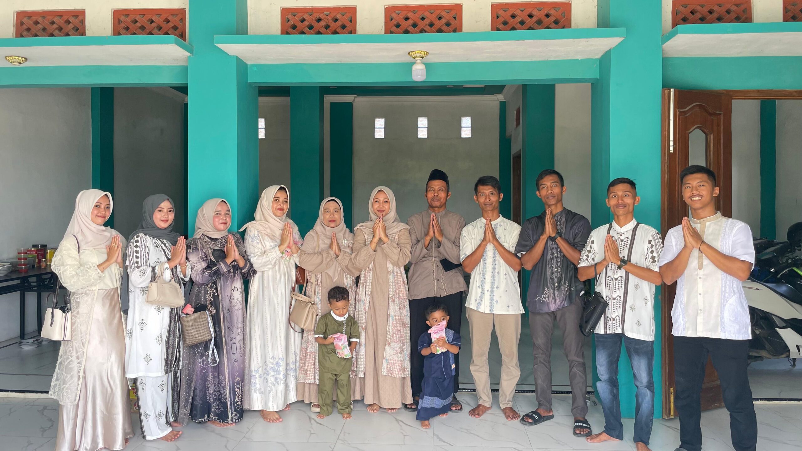 Lebaran Istimewa’ Ayah Penjahit Sragen Disambut Putra-Putra TNI