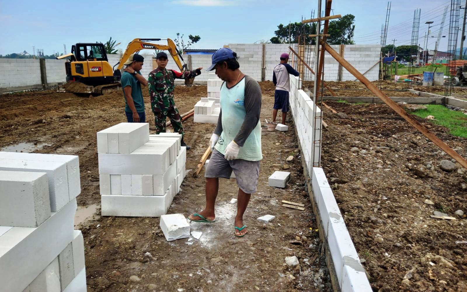 Babinsa Kulwaru Kawal Pembangunan KDKMP, Perkuat Ekonomi