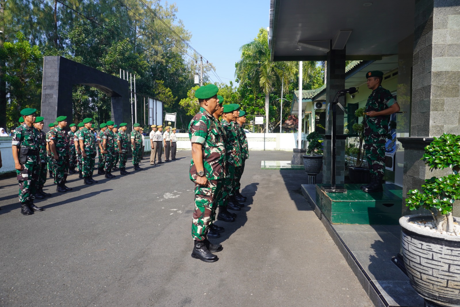 Upacara Korps Raport Kodim 0731’Kenaikan Pangkat Purna Tugas