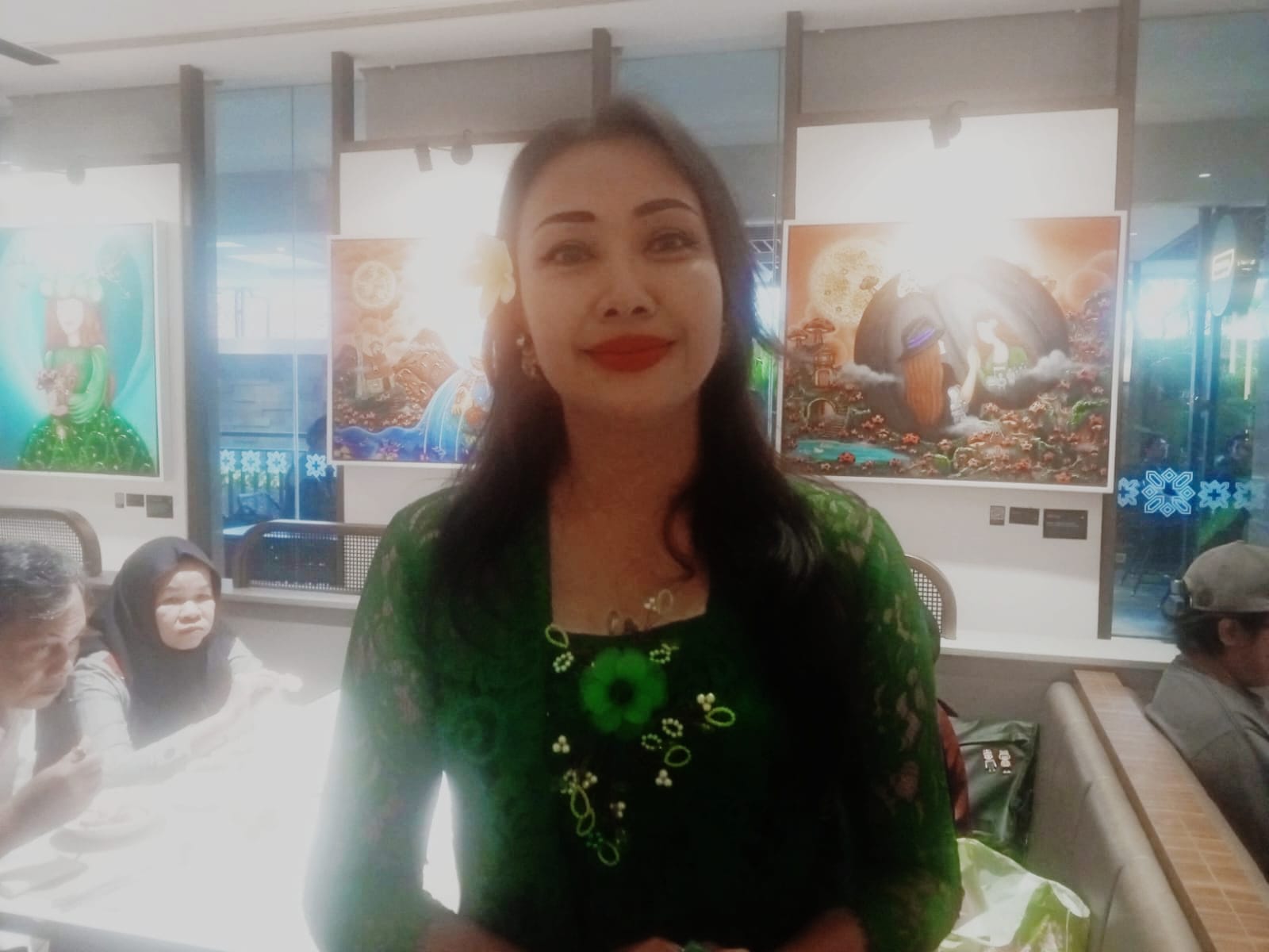 Pameran “My Fantasy Is My Serius” Lully Tutus Angkat Kisah Ibu