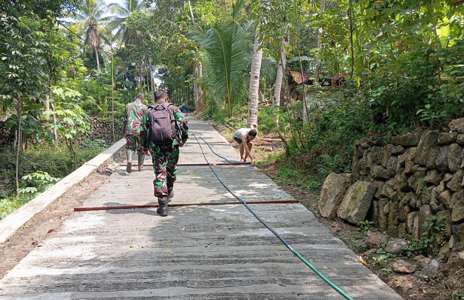 Wadan Satgas TMMD Cek Rabat Beton Jalan di Kulon Progo