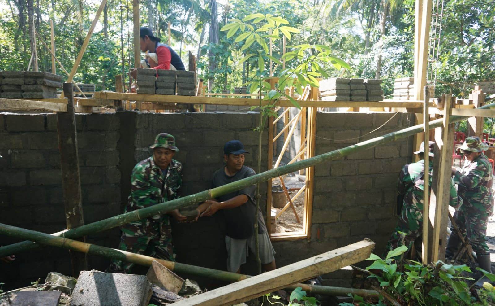 TMMD Kulon Progo Bangun Rumah Pak Poniran’Harapan Terwujud