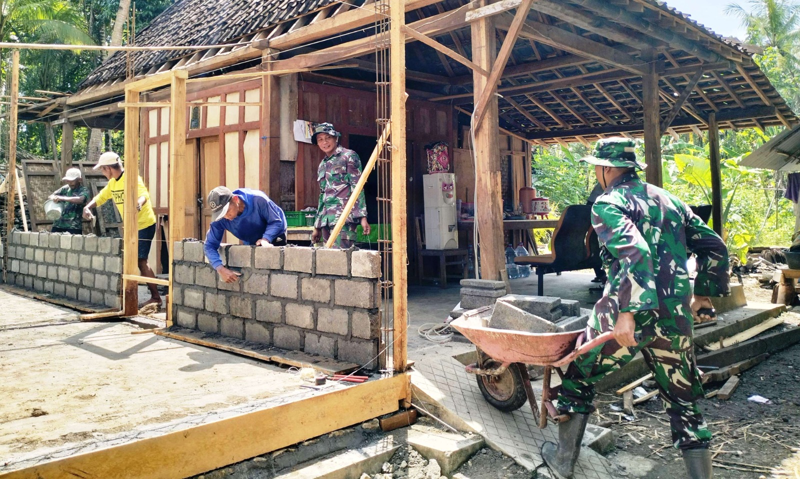 Satgas TMMD Kulon Progo Bangun Rumah Ibu Waginem