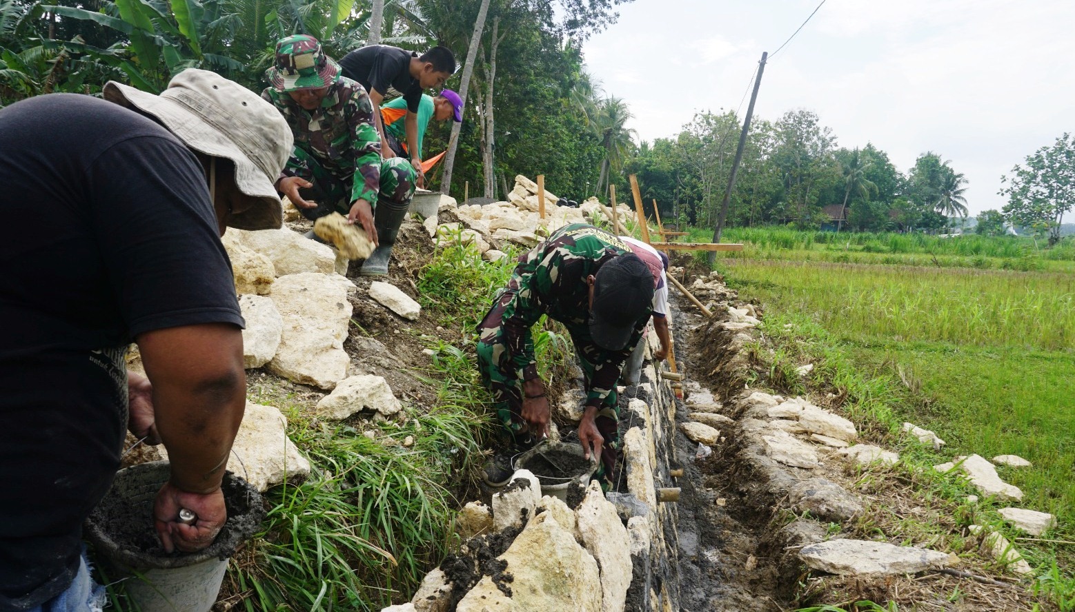 Talud Jalan Kwarakan Kulon Progo Dikebut TMMD