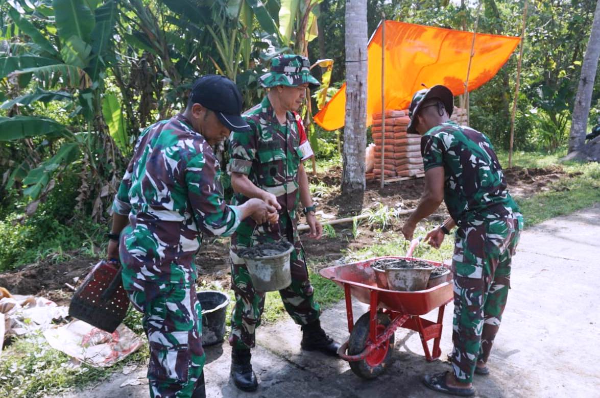 Wadan Satgas TMMD Awasi Rabat Beton Jalan di Kulon Progo