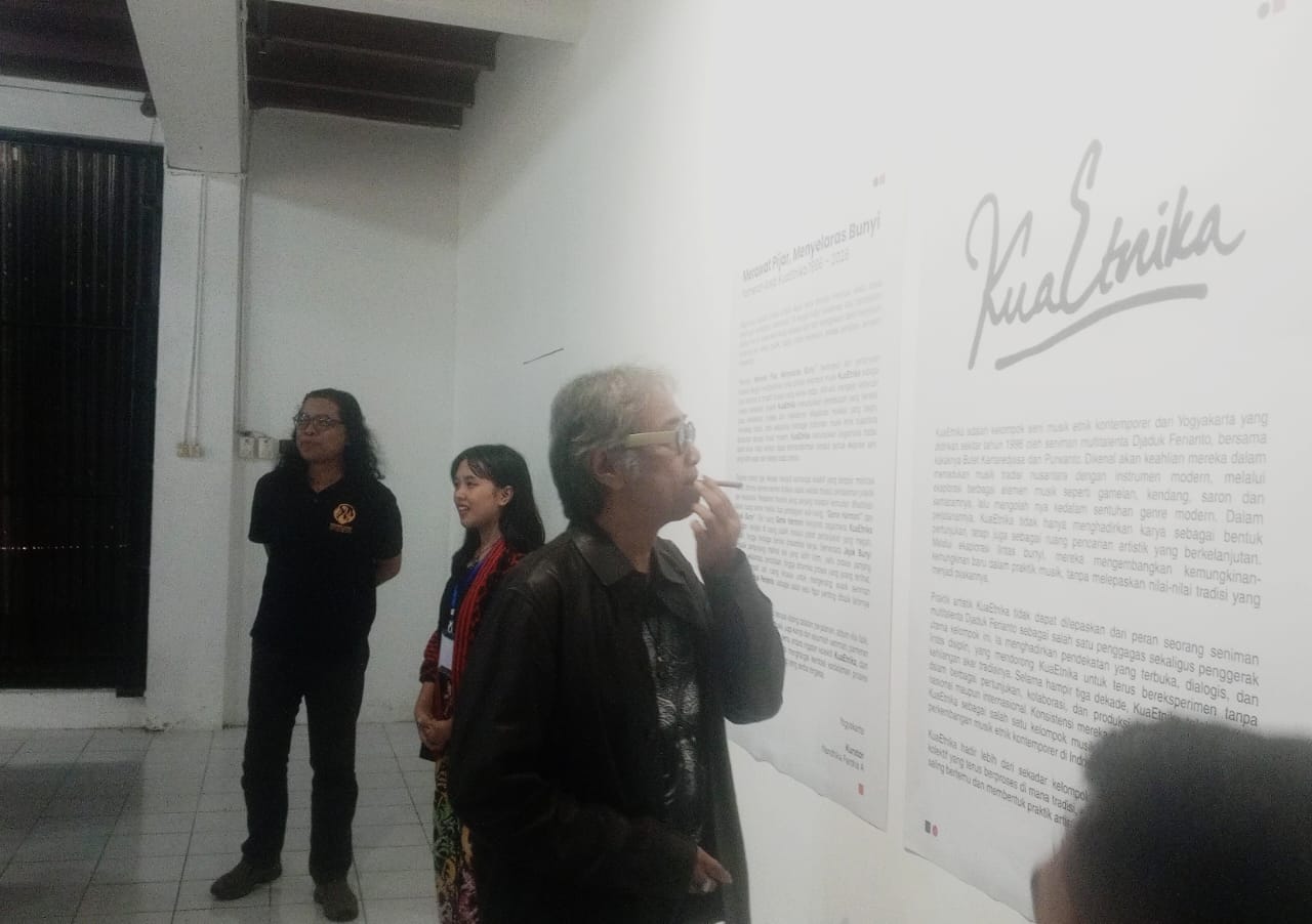Butet Kertaredjasa Resmikan Pameran “Pijar Selaras Bumi”