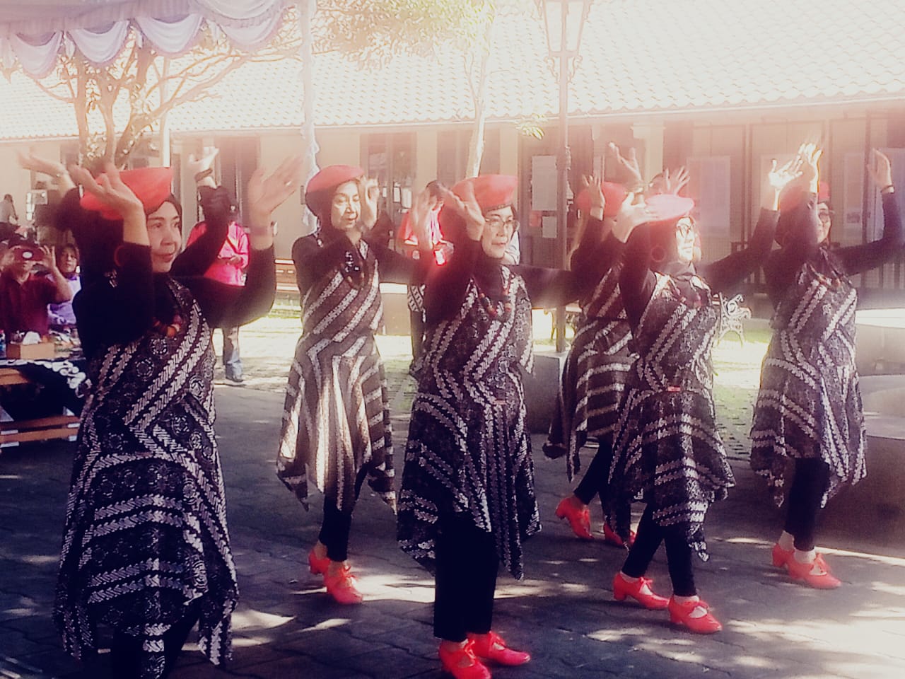 Lansia Yogya Tetap Aktif dan Bahagia di HLUN ke-30