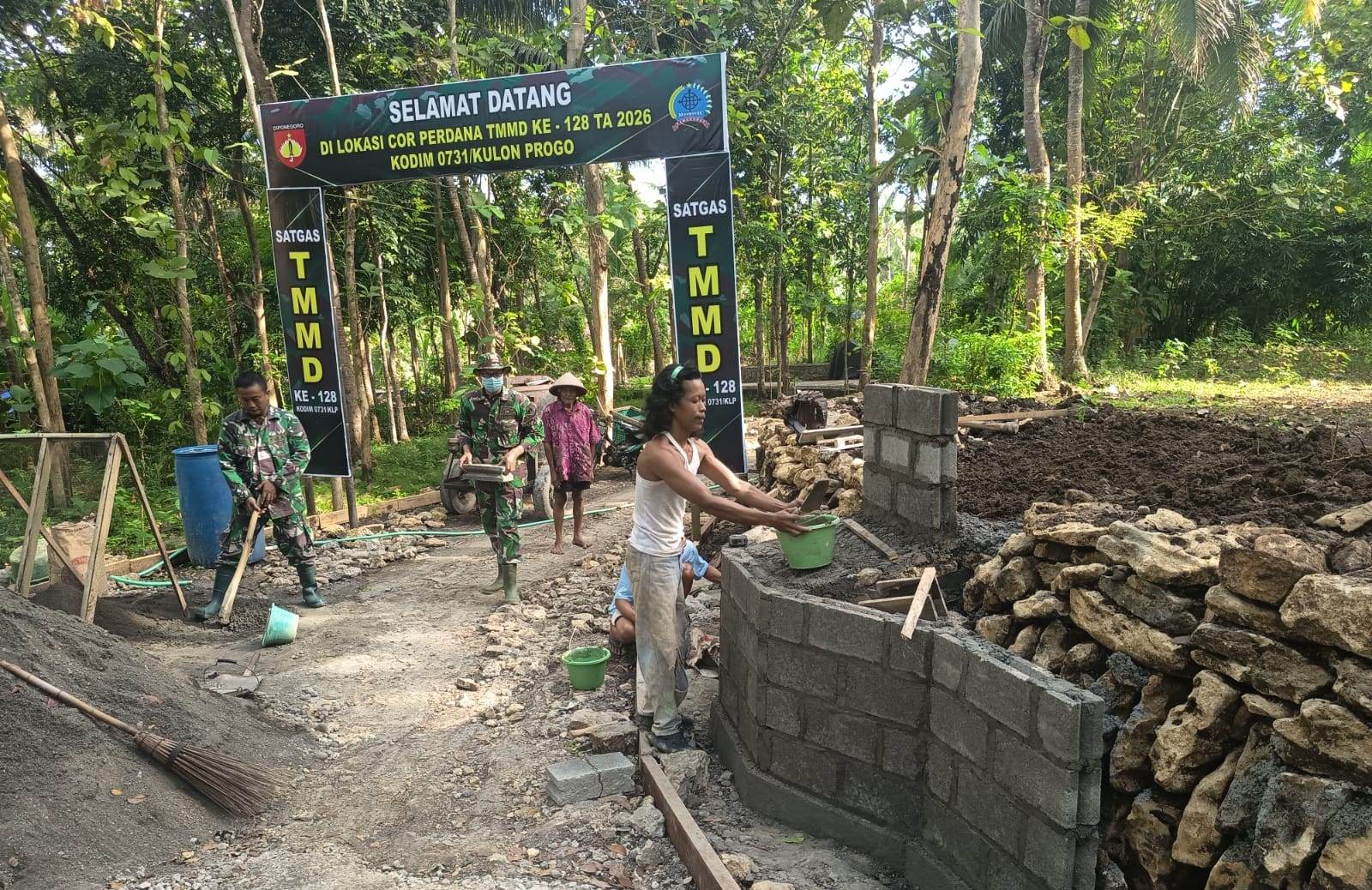 Pengerjaan Taman Prasasti TMMD 128 Sidorejo Dikebut