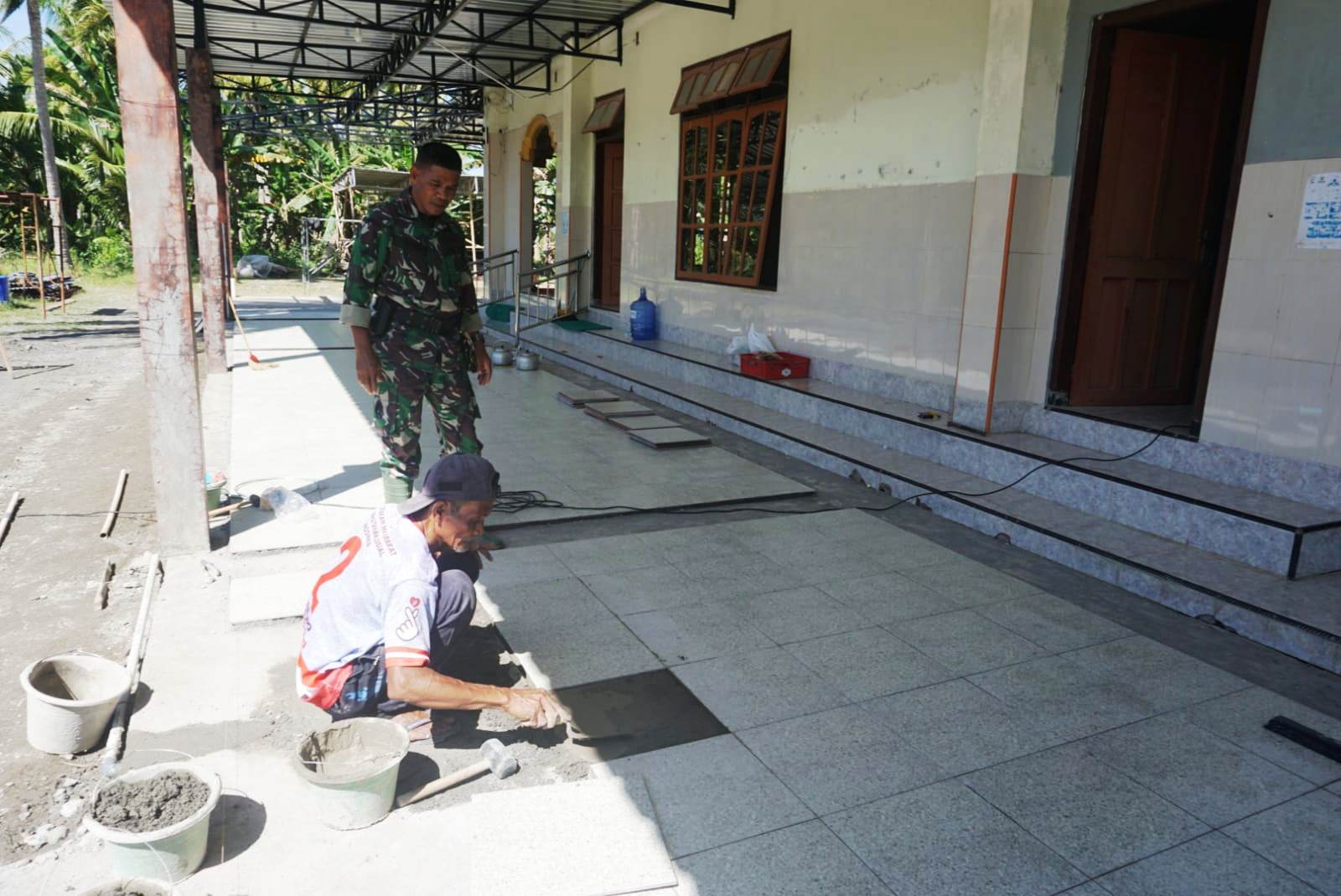 Pemasangan Keramik Teras Masjid Baiturrahman  Hampir Rampung