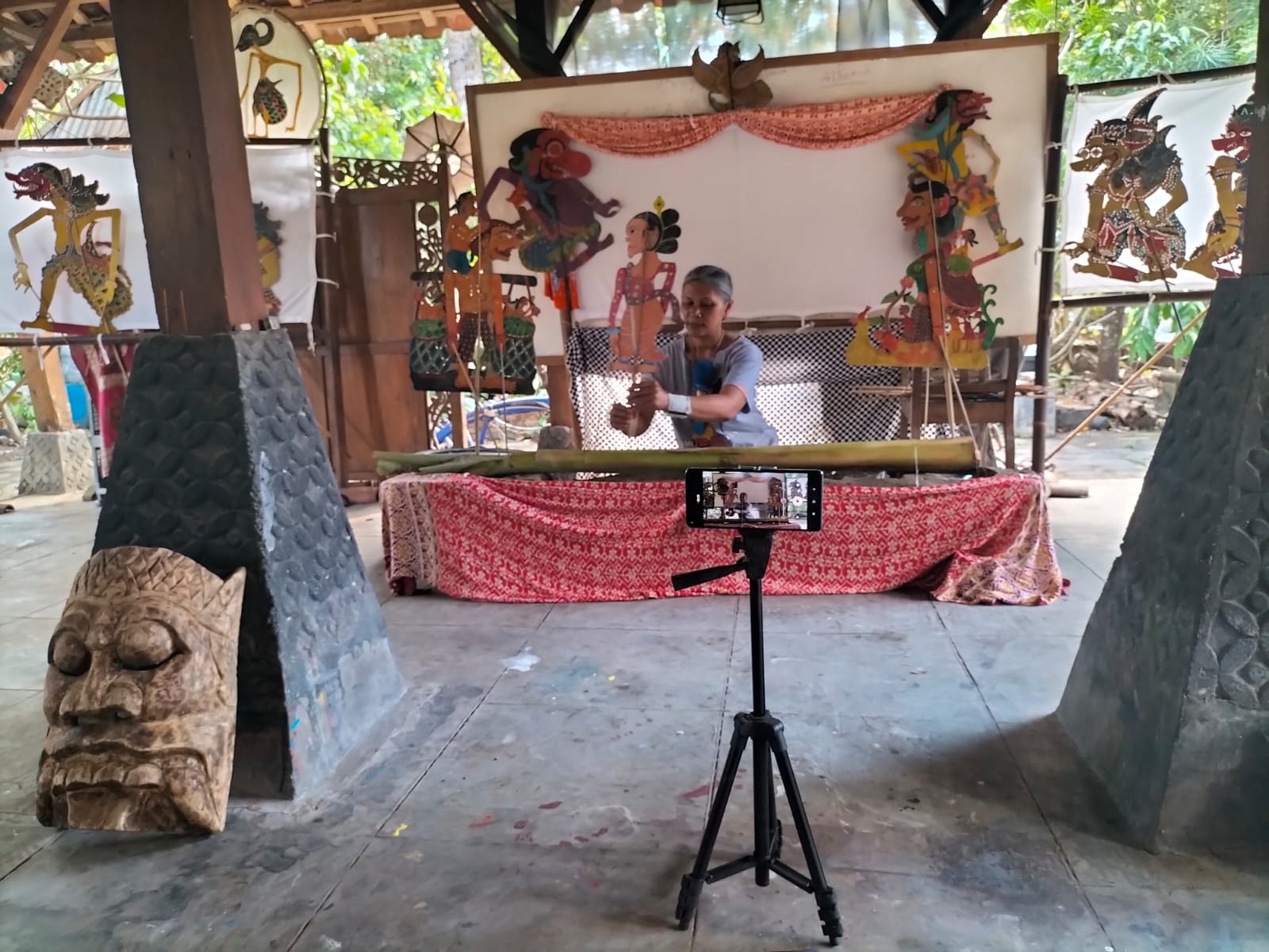 Wayang “Emban” Angkat Hak PRT di Bantul